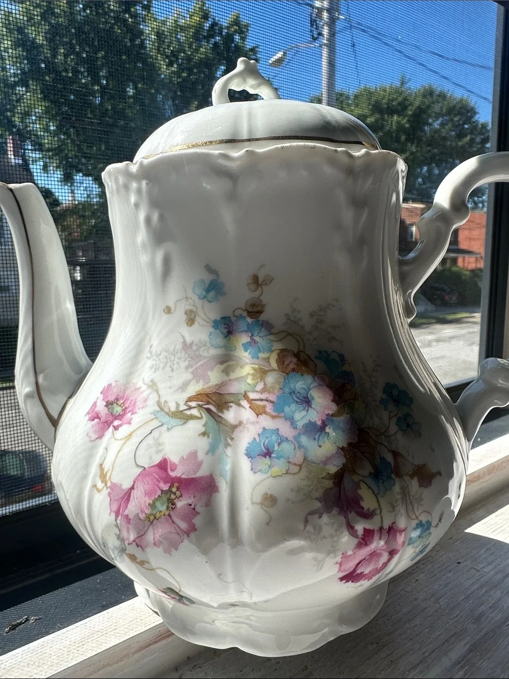 White Floral Vintage Teapot